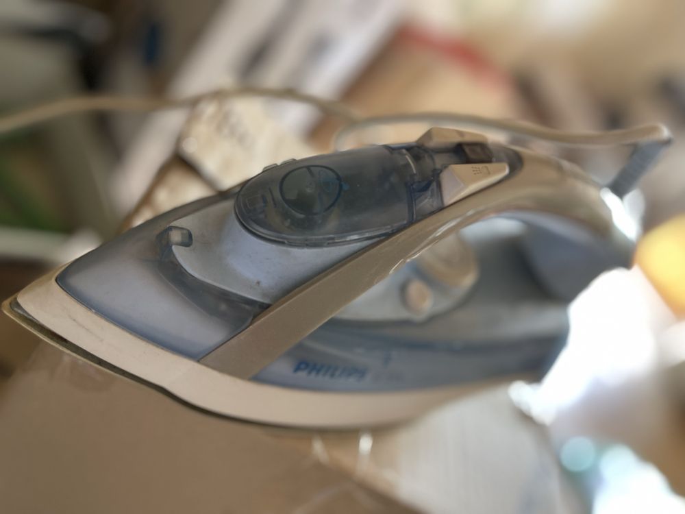 Праска Philips GC 3320