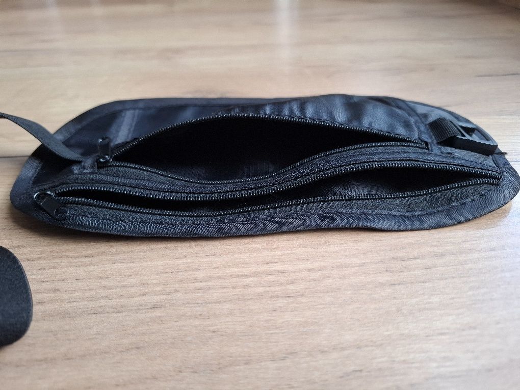 Ukryta dyskretna saszetka na dokumenty pieniądze karty kredytowe.