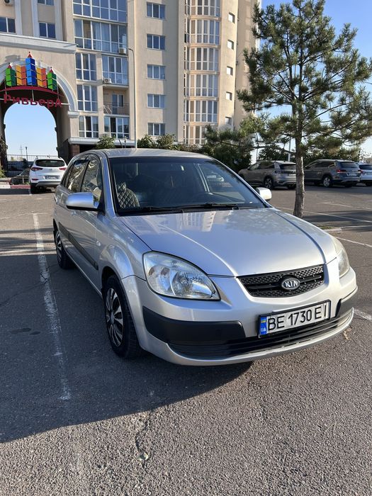 KIA Rio  продам  автомобиль