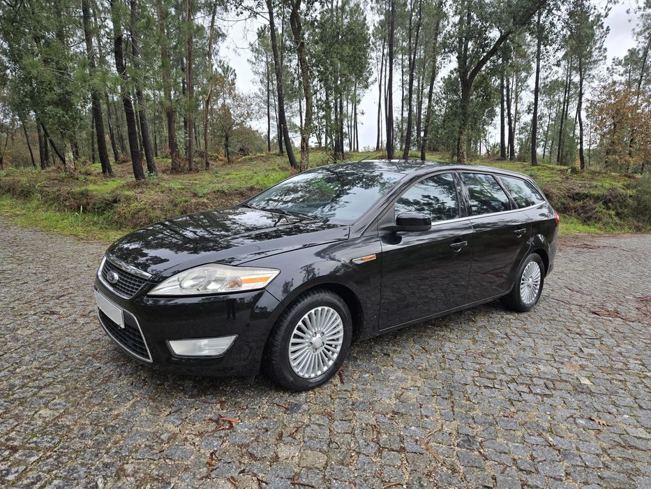 Luxo e conforto em um carro revisado pronto para viajar com a família