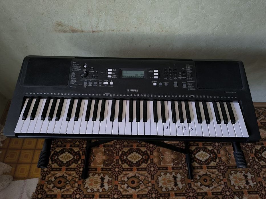 Yamaha PSR-E373 синтезатор
