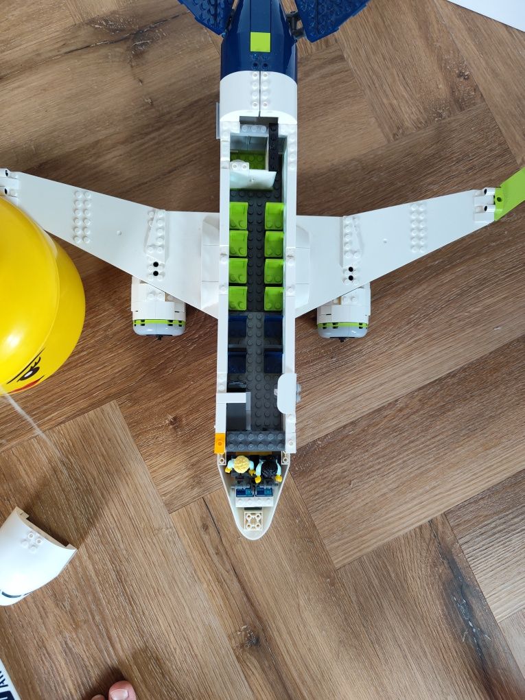 Samolot LEGO plus gratis pojemnik
