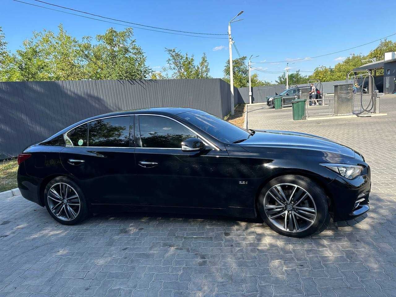 Infiniti Q50 2.2d 2015 год, пробег 114000 км.