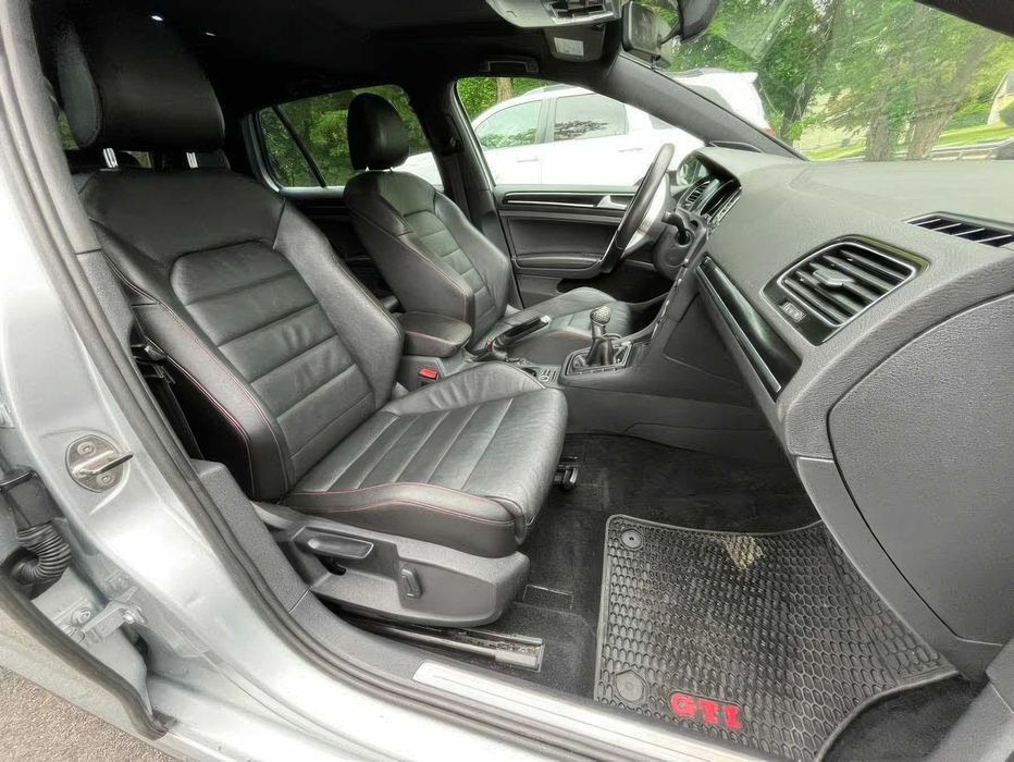 Volkswagen Golf GTI SE 4-Door      2017