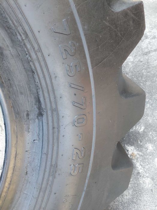 725/70-25 Titan LS 150 JX092