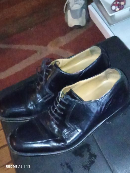 Sapatos homem em bom estado