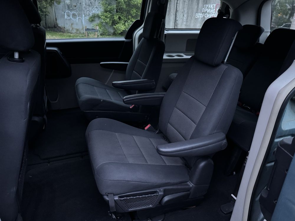 Продам Chrysler Grand Voyager 2009