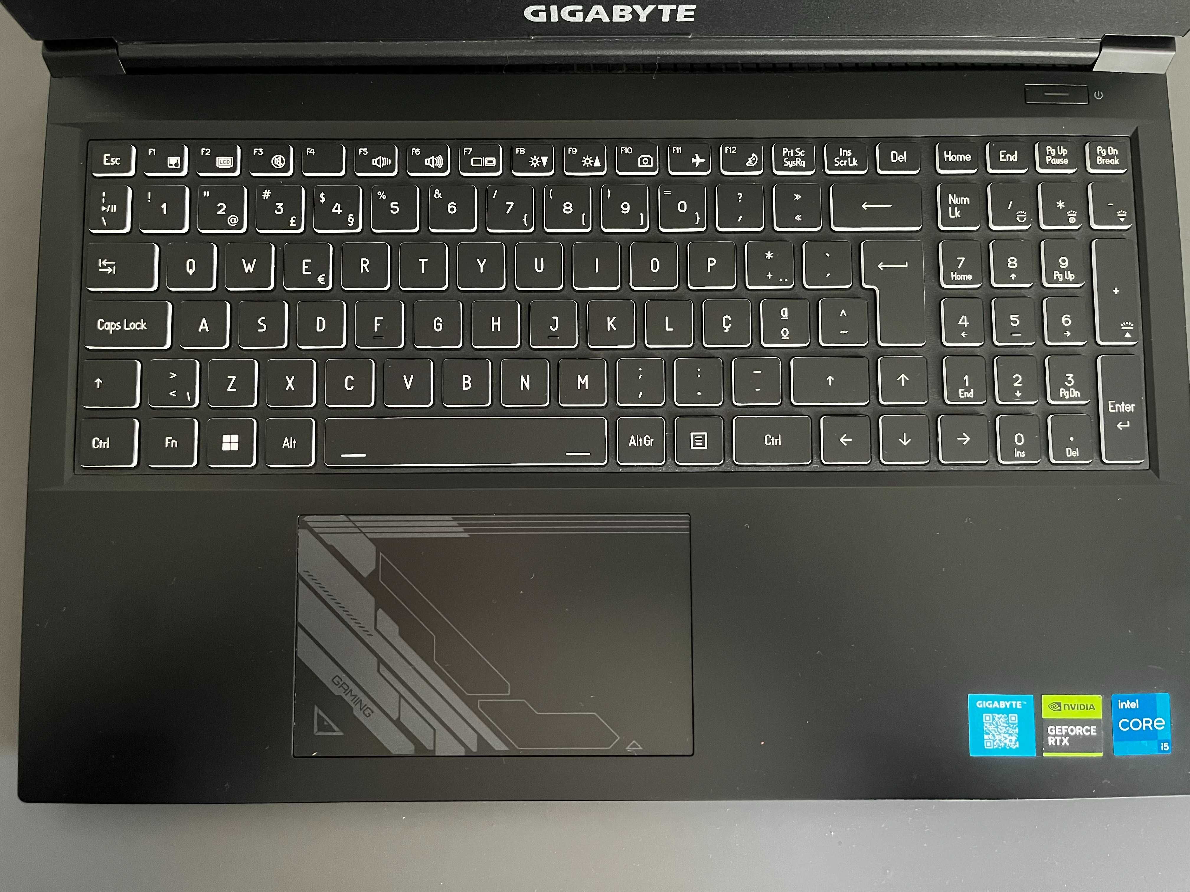 Portátil GIGABYTE G5 MF-5