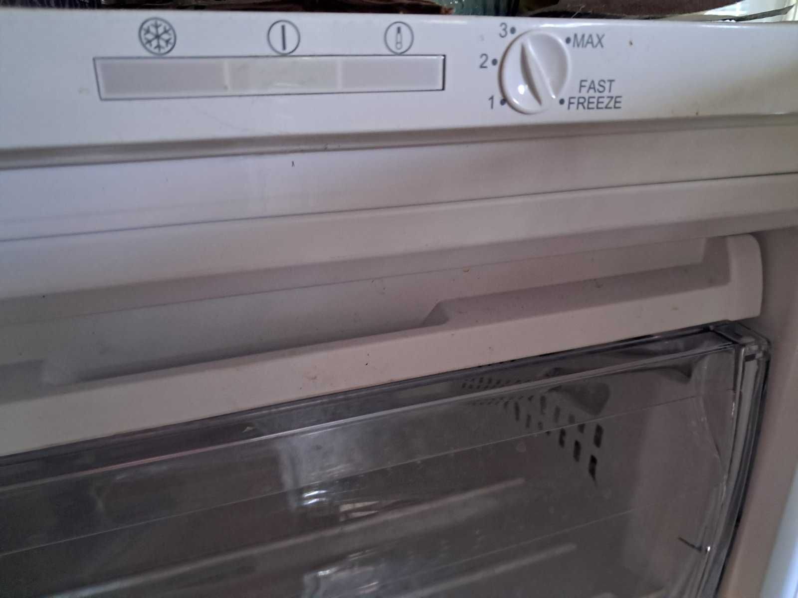 Морозильна камера Beko FS225320