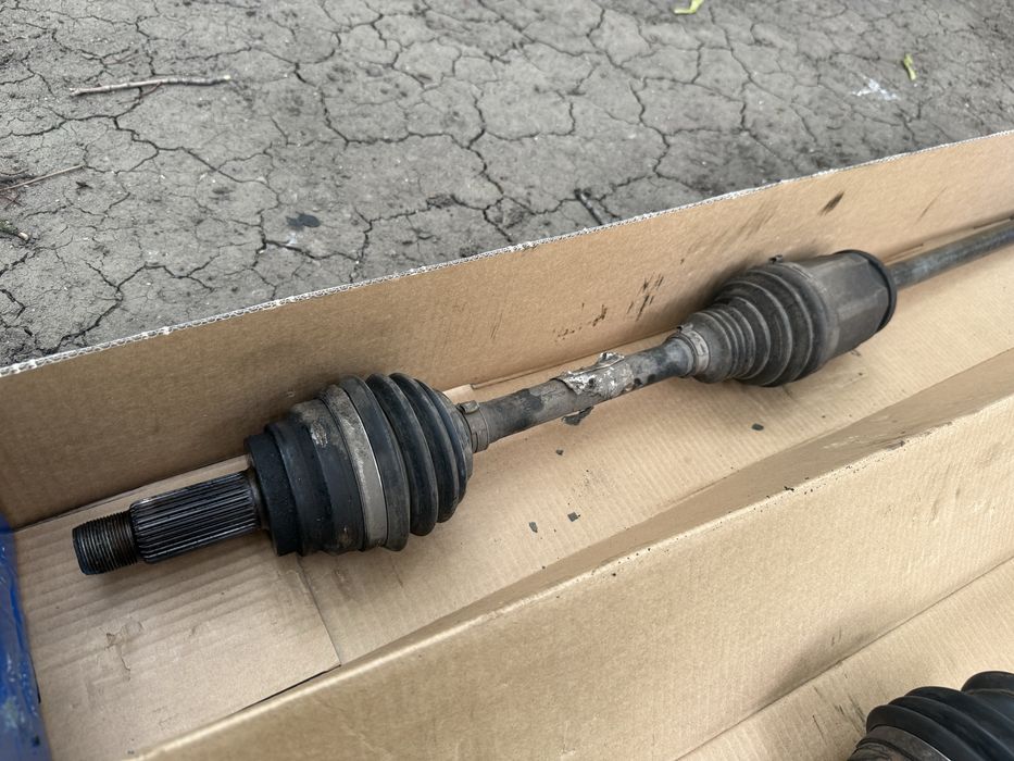 Приводной вал правый BMW X5 E70 F15 X6 E71 X16