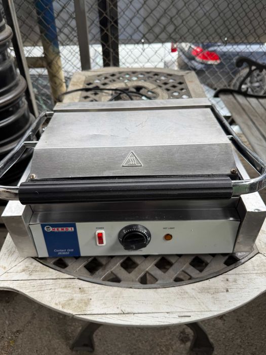 Grill kontaktowy  elektryczny PANINI pojedynczy ryflowany