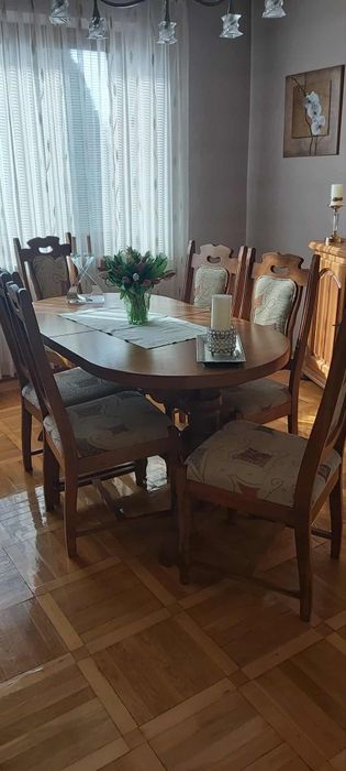 Meble dębowe, witryna- kredens, stół z krzesłami, ława i zegar stojący