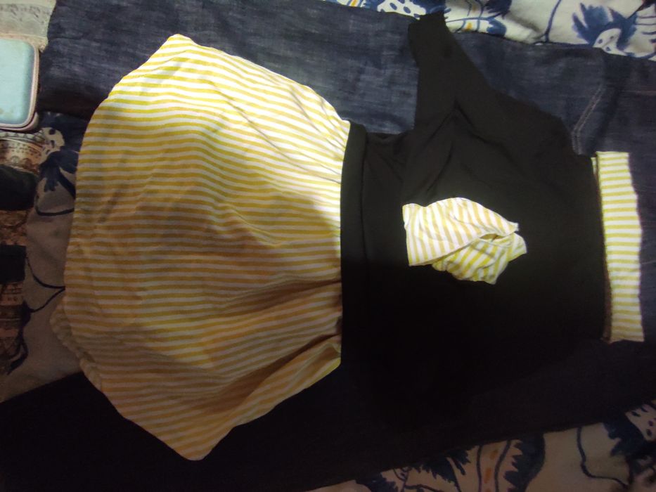 Vestido lindo de cor alegre