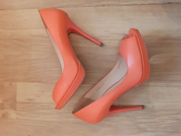 Новые женские туфли - босоножки Carlo Pazolini - недорого.
