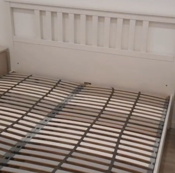 Cama casal HEMNES IKEA 180x200 com estrado