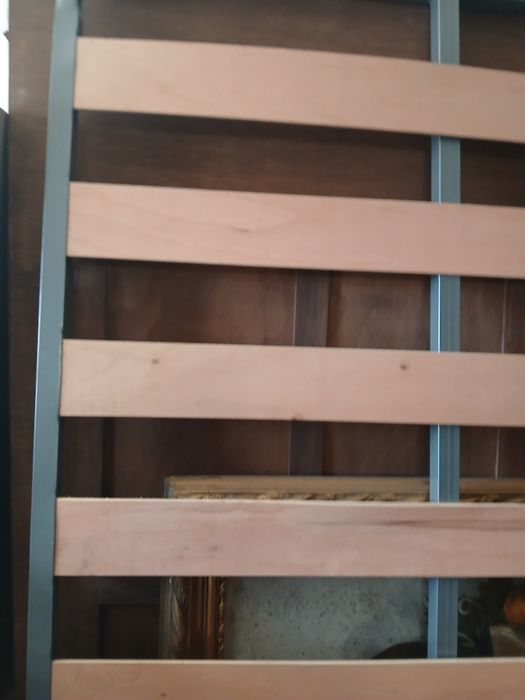 Estrado em ferro e madeira mede 2m comp x160