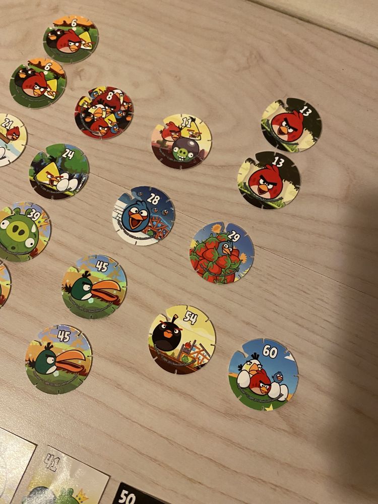 23 Tazos dos Angry Birds e 10 autocolantes