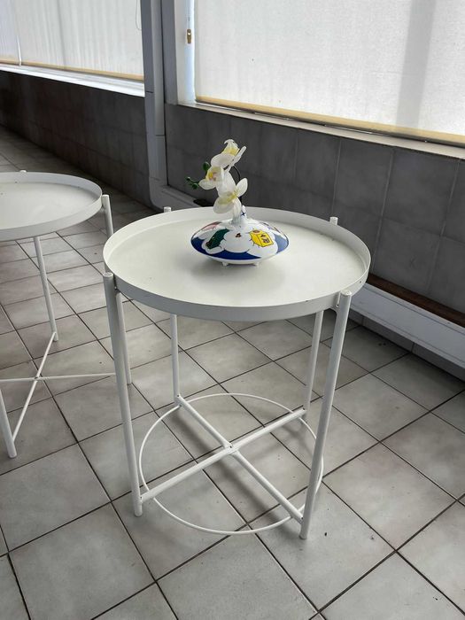 Par de 2 Mesas Baixas Redondas Brancas