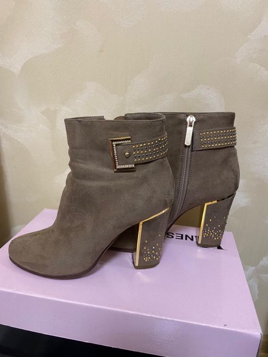 Продам взуття в гарному стані