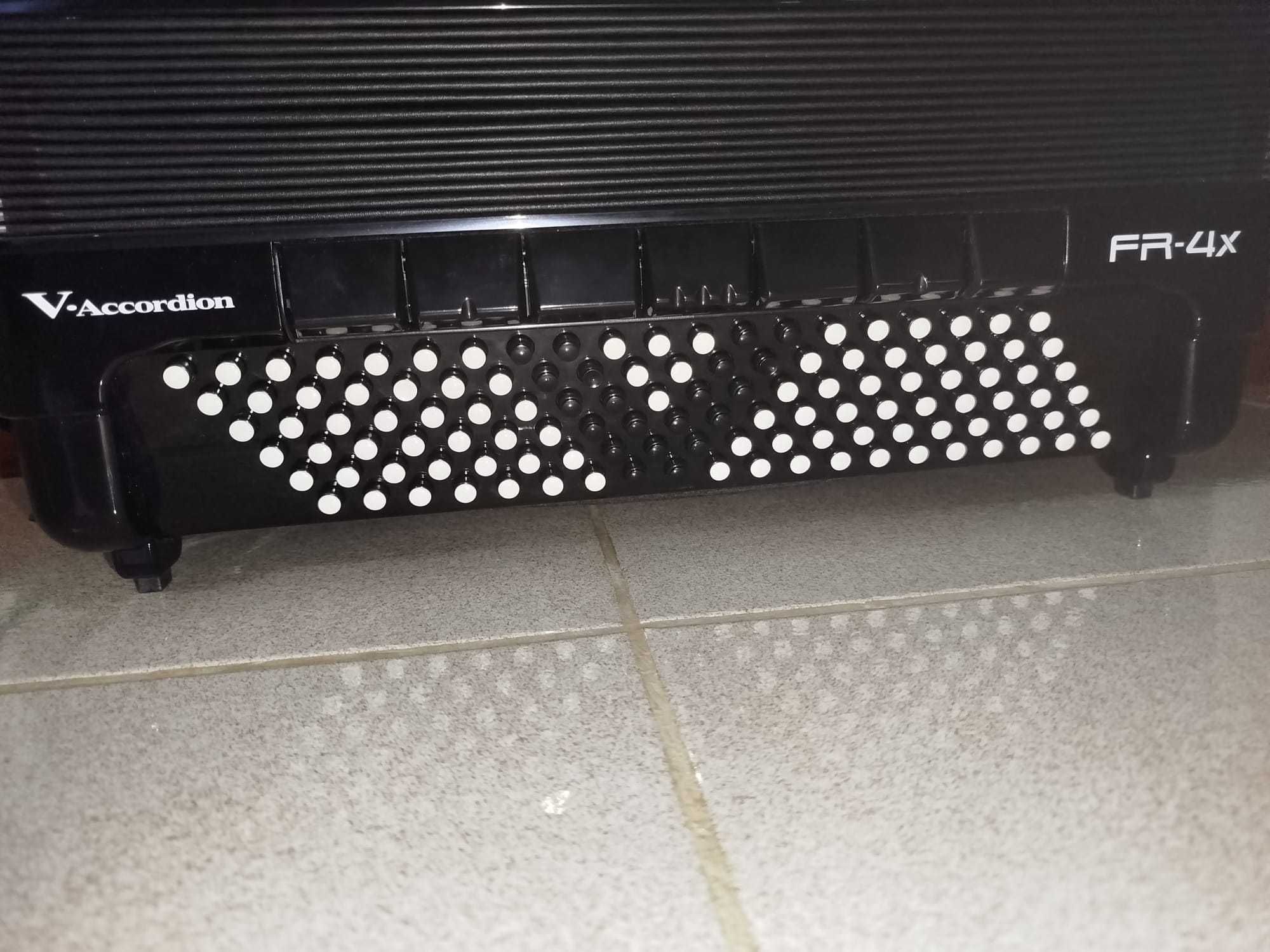 Acordeão Roland FR-4x
