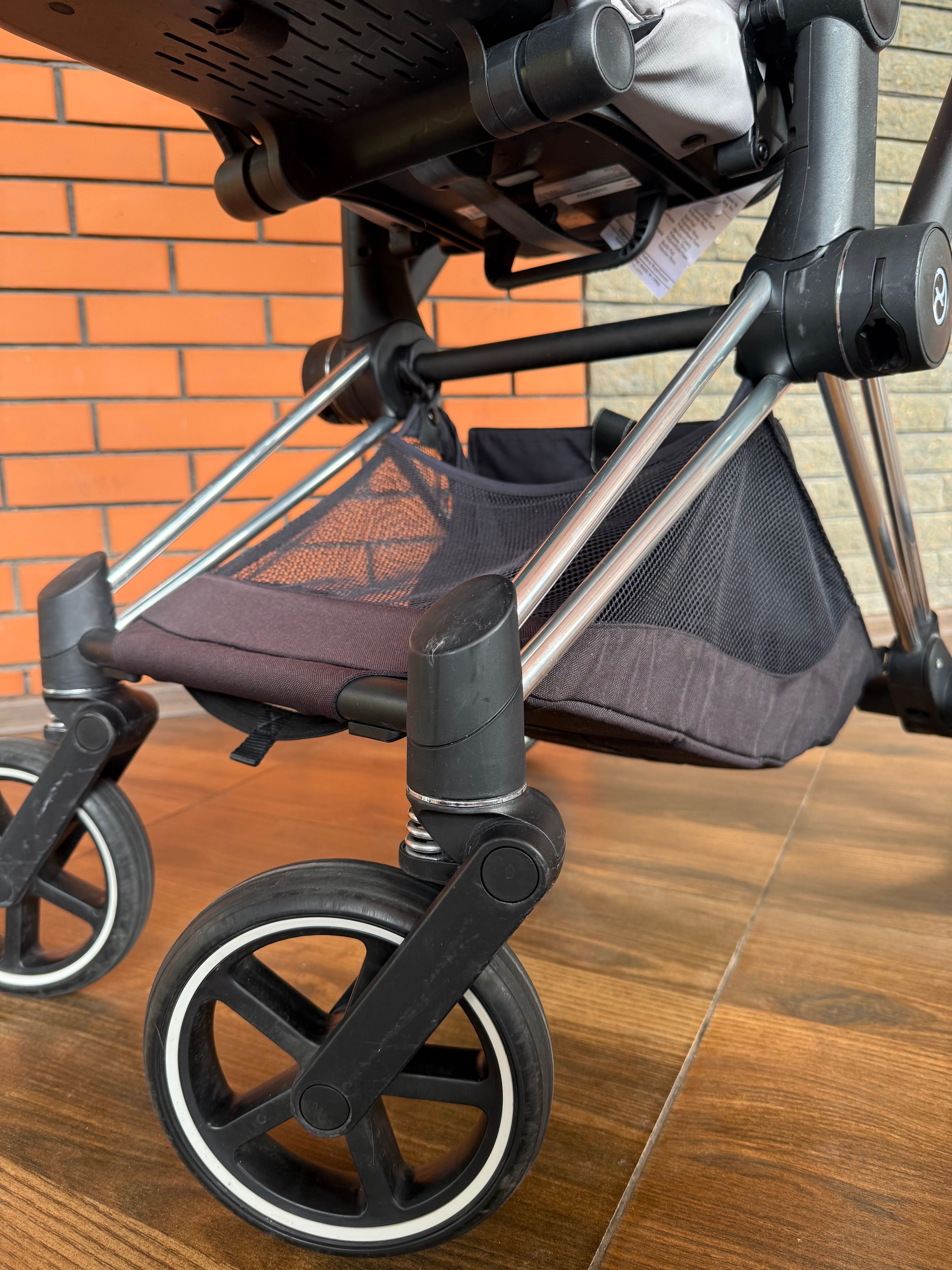 Cybex Priam 4. Chrome Black Gray