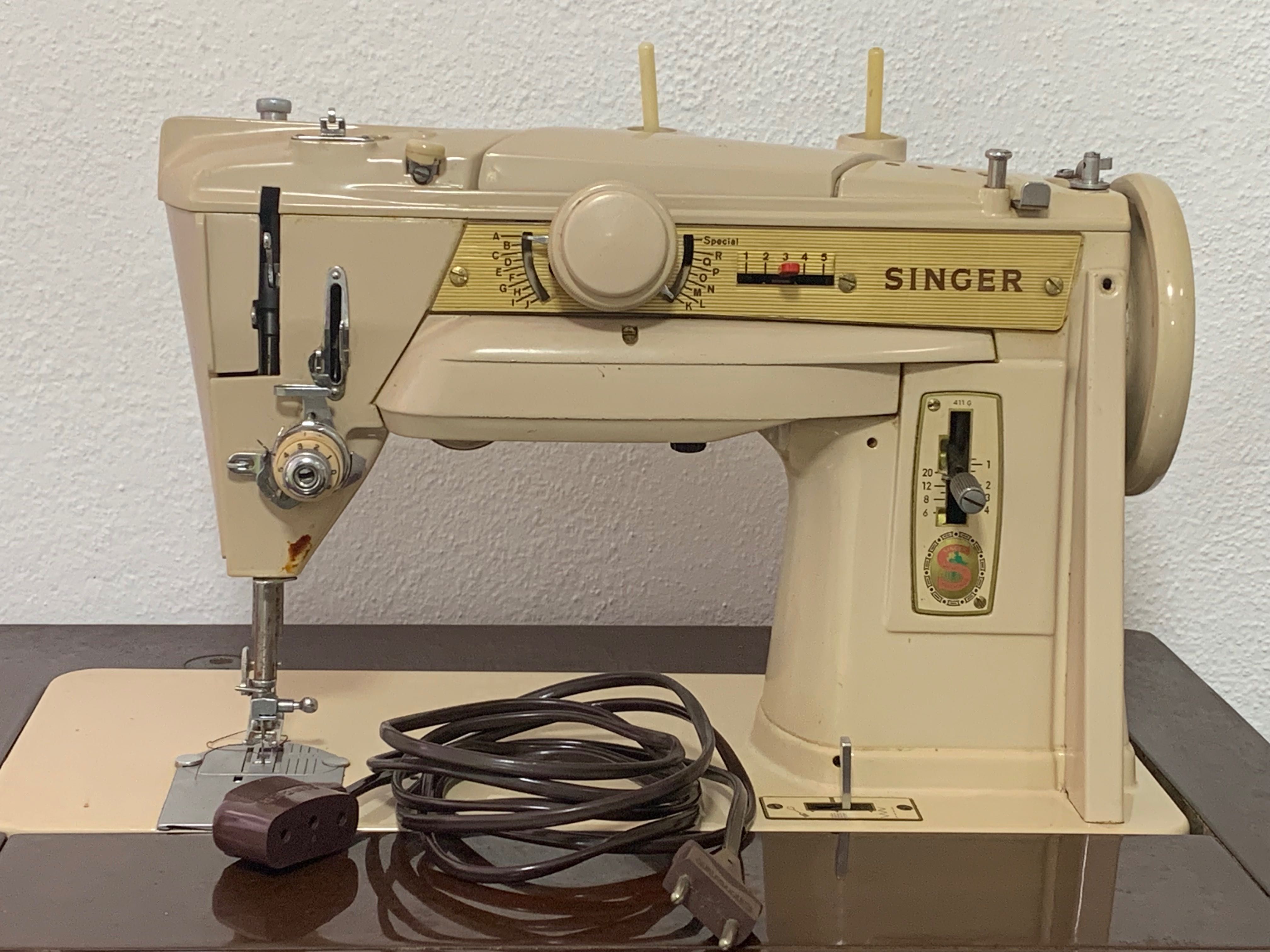 Máquina costura SINGER 411 G