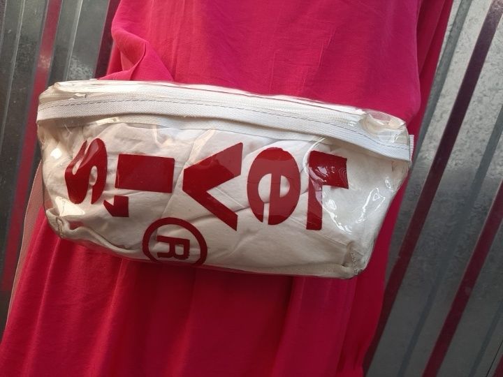 Прозора  сумка на пояс Levis