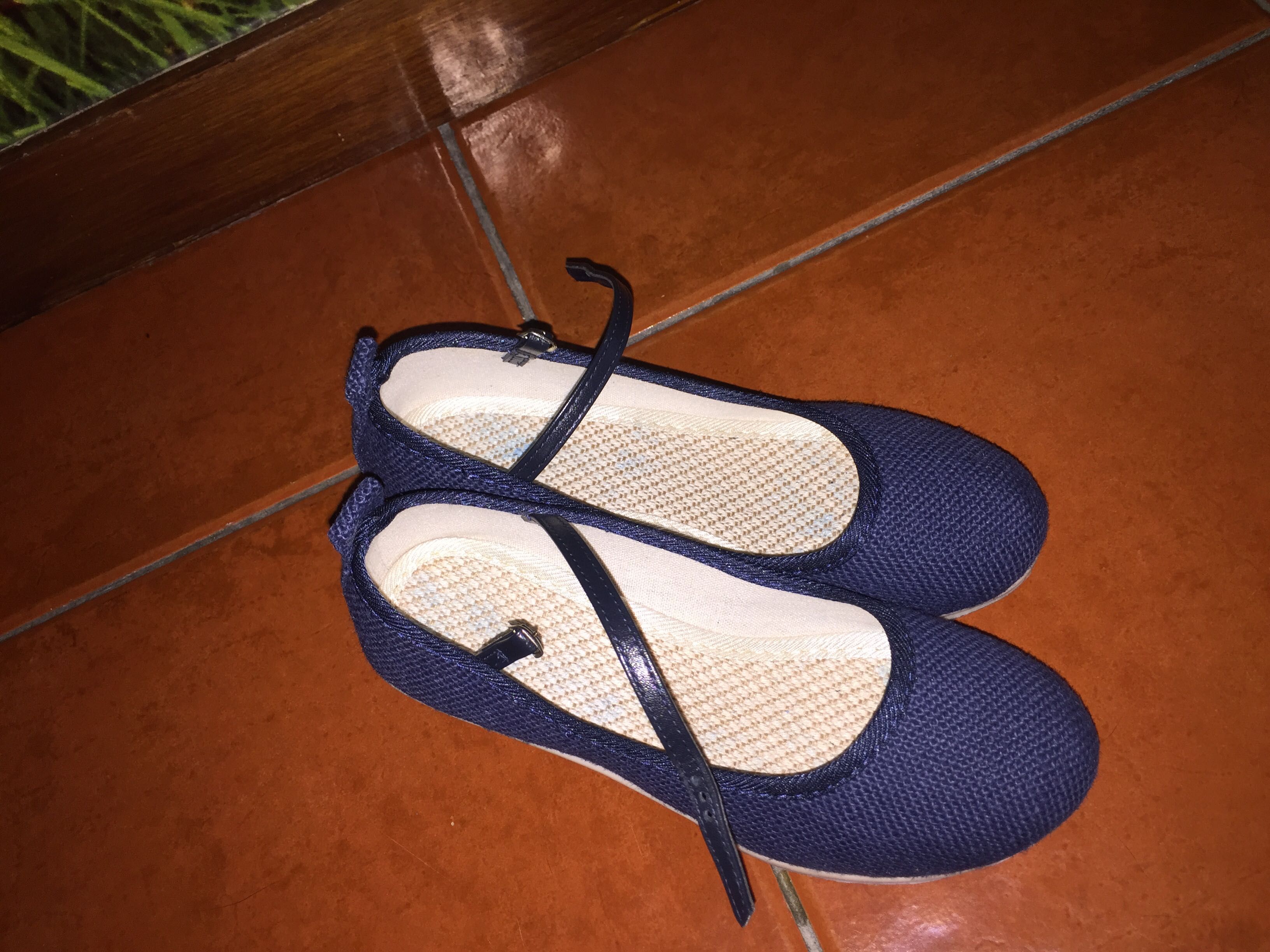 Sapato azul com cunha