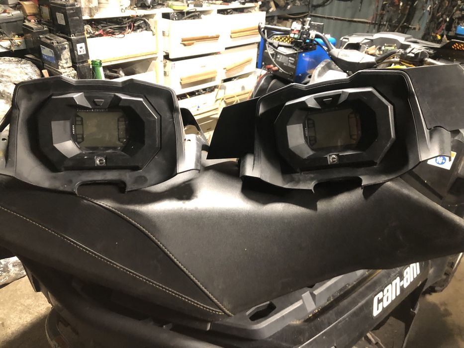 Licznik obudowa osłona Stelaż Can Am outlander G2 Can Am xtp xmr Xxc