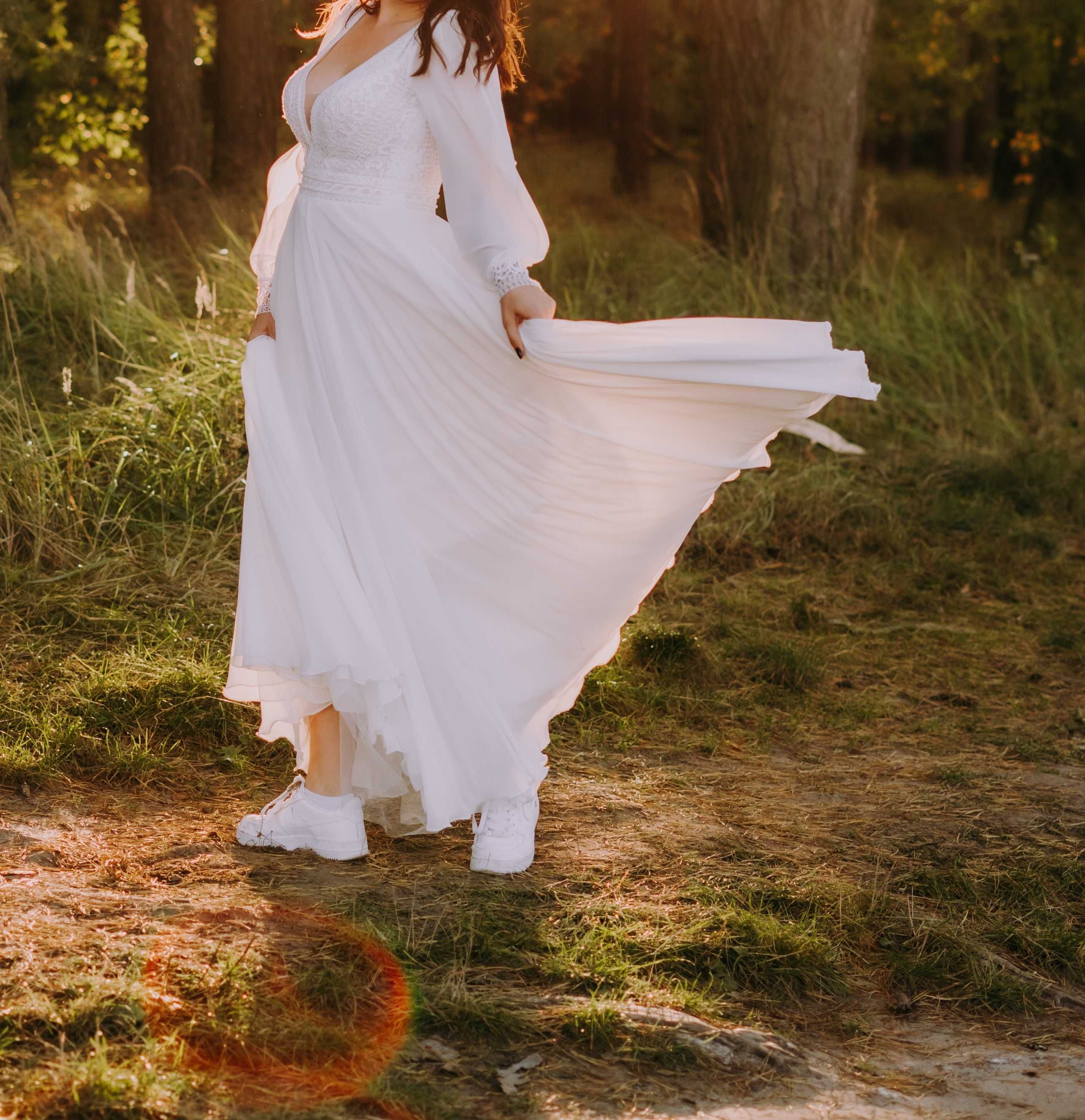 Biała długa suknia ślubna boho koronkowa długi rękaw na ślub M 38