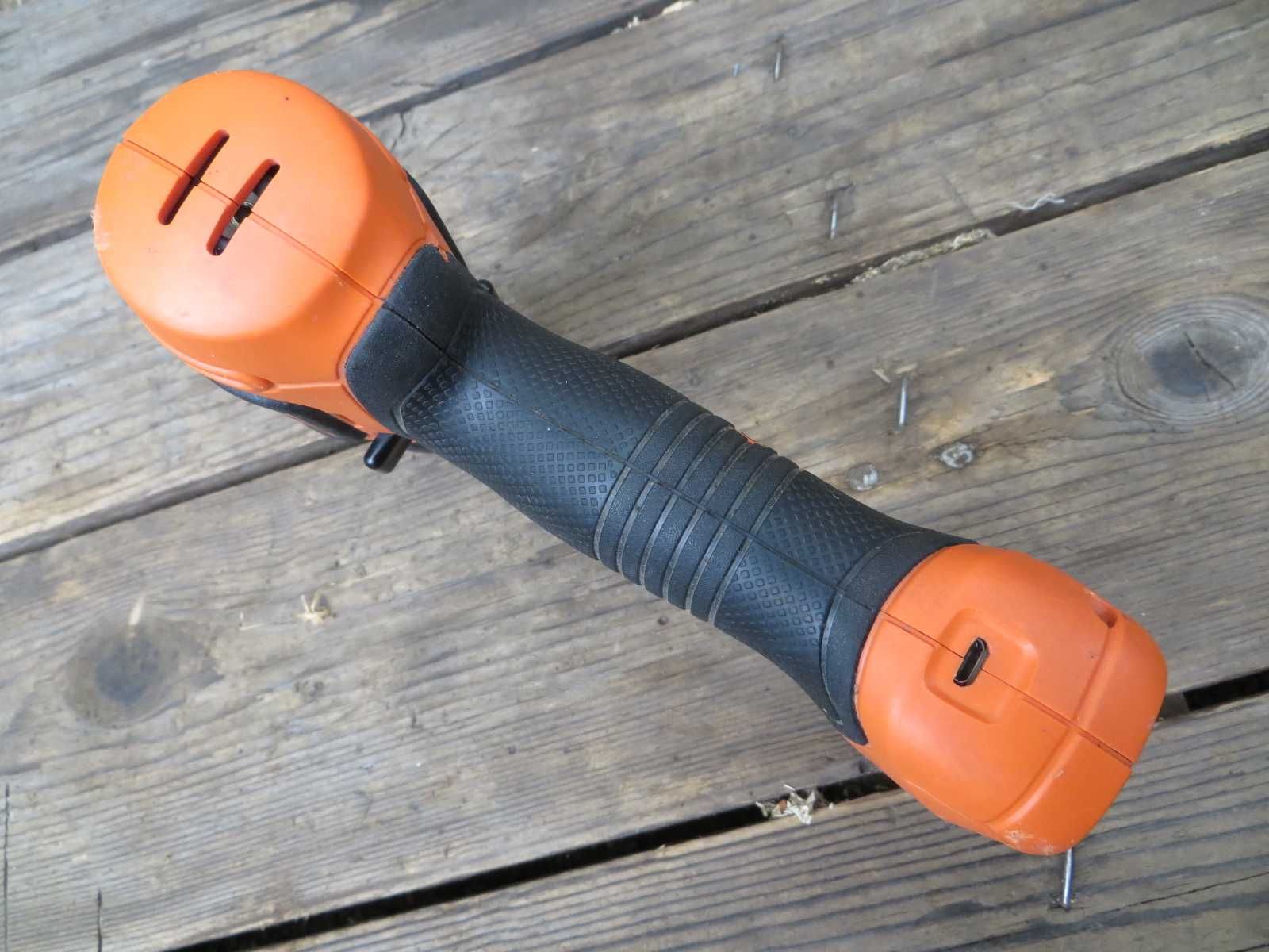 Викрутка електрична шуруповерт Black + Decker BDCD8 Micro USB