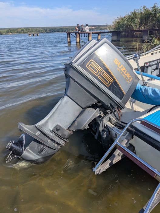 Продам Італійський пластиковий катер з мотором Suzuki