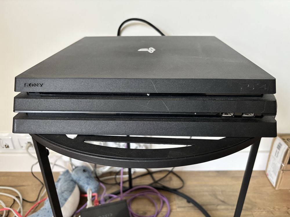 Ps4 Pro Dwa pady wersja specjalna