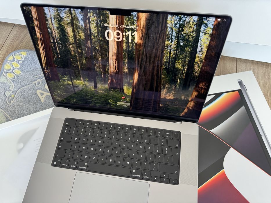 MacBook PRO A2485 M1 16GB 512GB 34 cykle NOWY caly zestaw