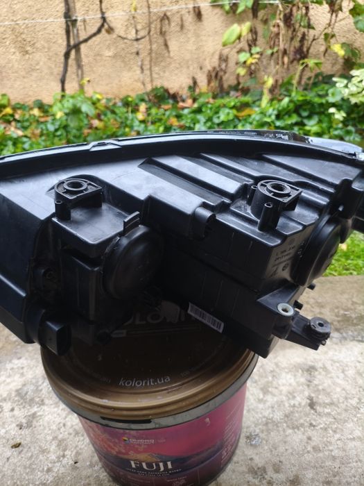 Продам оригінальну права фару VW Touran 2010-2015р