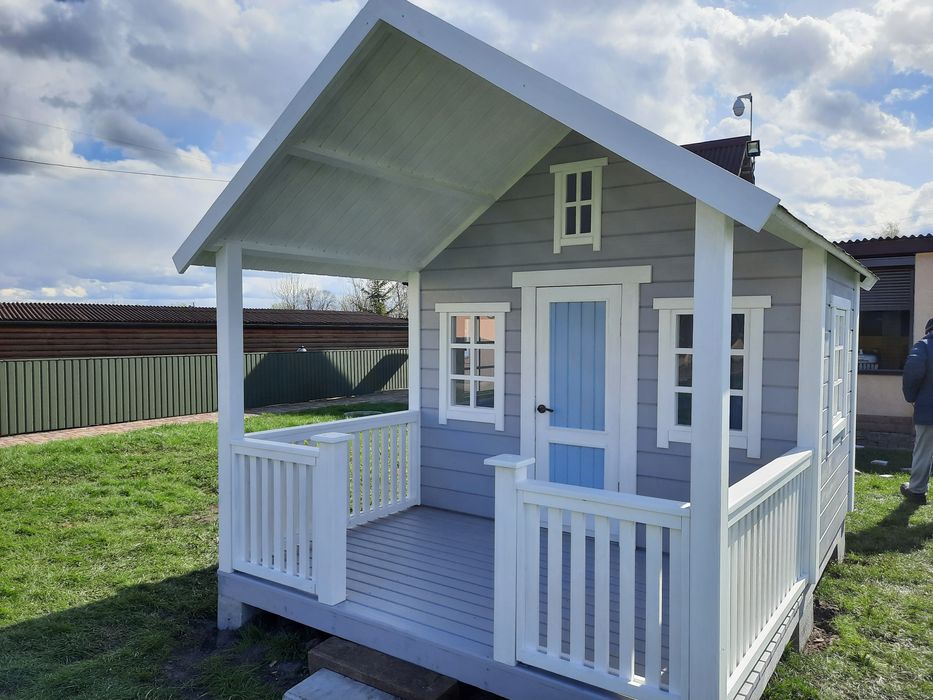 Детский домик деревянный