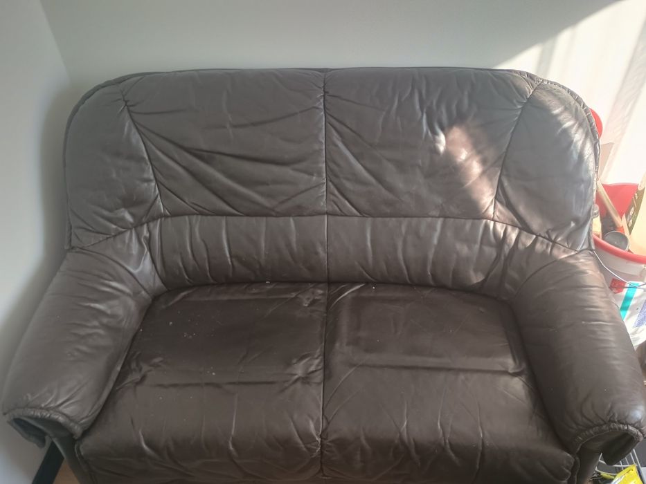 Sofa ciemnobrązowa dwuosobowa