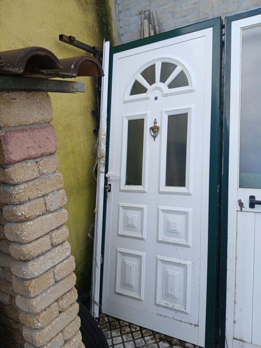 Portas aluminio branca e janela