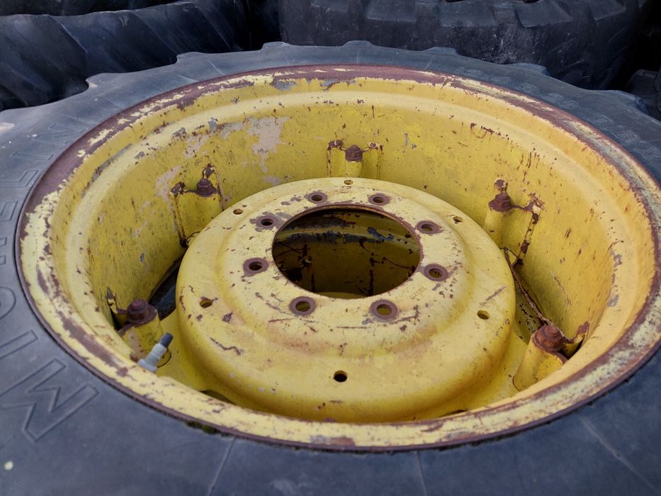 Koła 12.4 R28,  16.9 R38 John deere