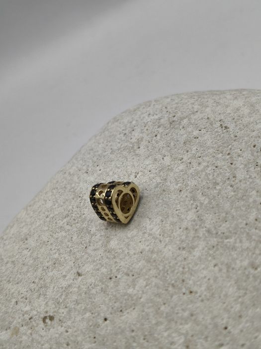 Złoty Charms Pr.585 Nowy Zapraszamy