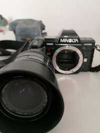 Máquina fotográfica Minolta 7000 Maxxum, objetiva Sigma 70 mm