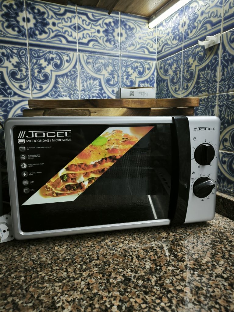 Microondas cinzento