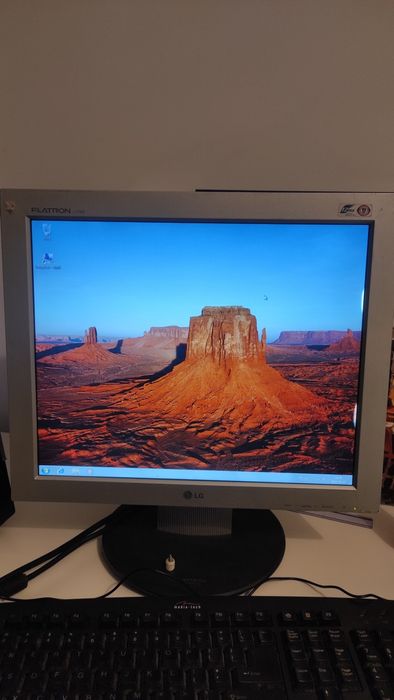 Komputer PC + monitor – gotowy do pracy!
