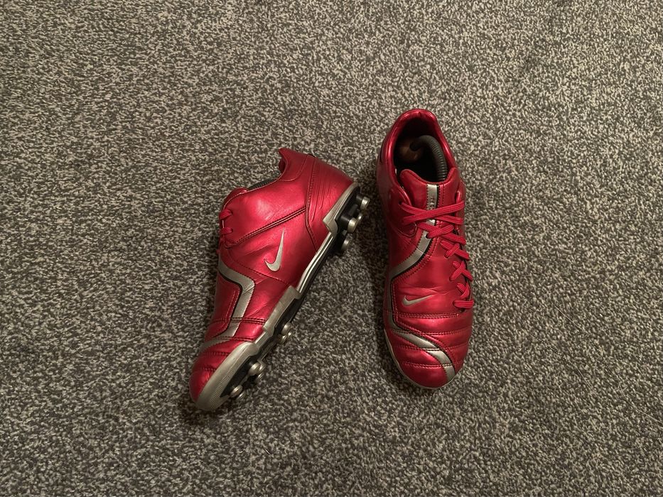 Czerwony buty do piłki nożnej Nike Total 90 Supremacy model 2006