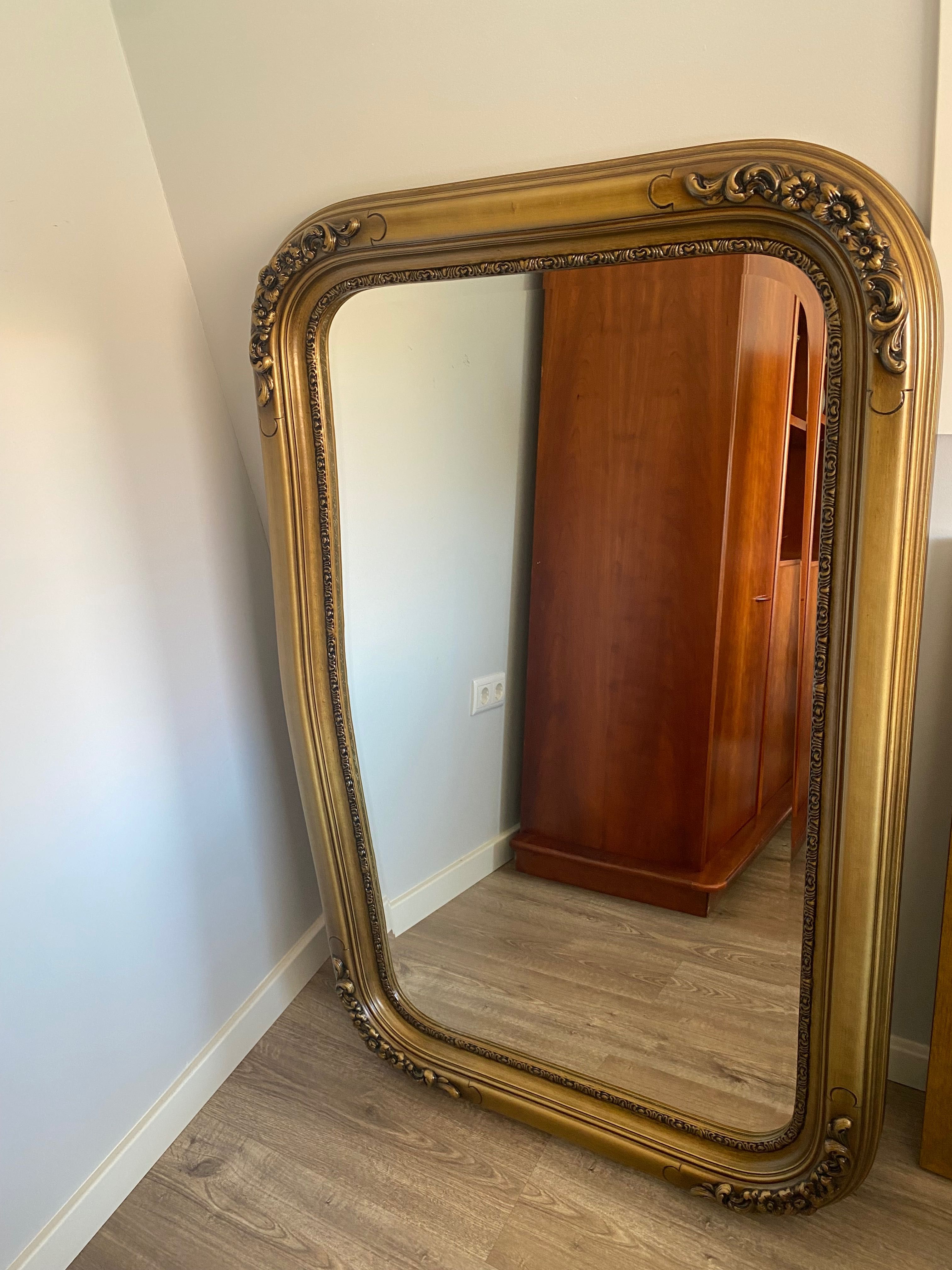 Espelho decorativo grande com moldura dourada – 80 x 120 cm