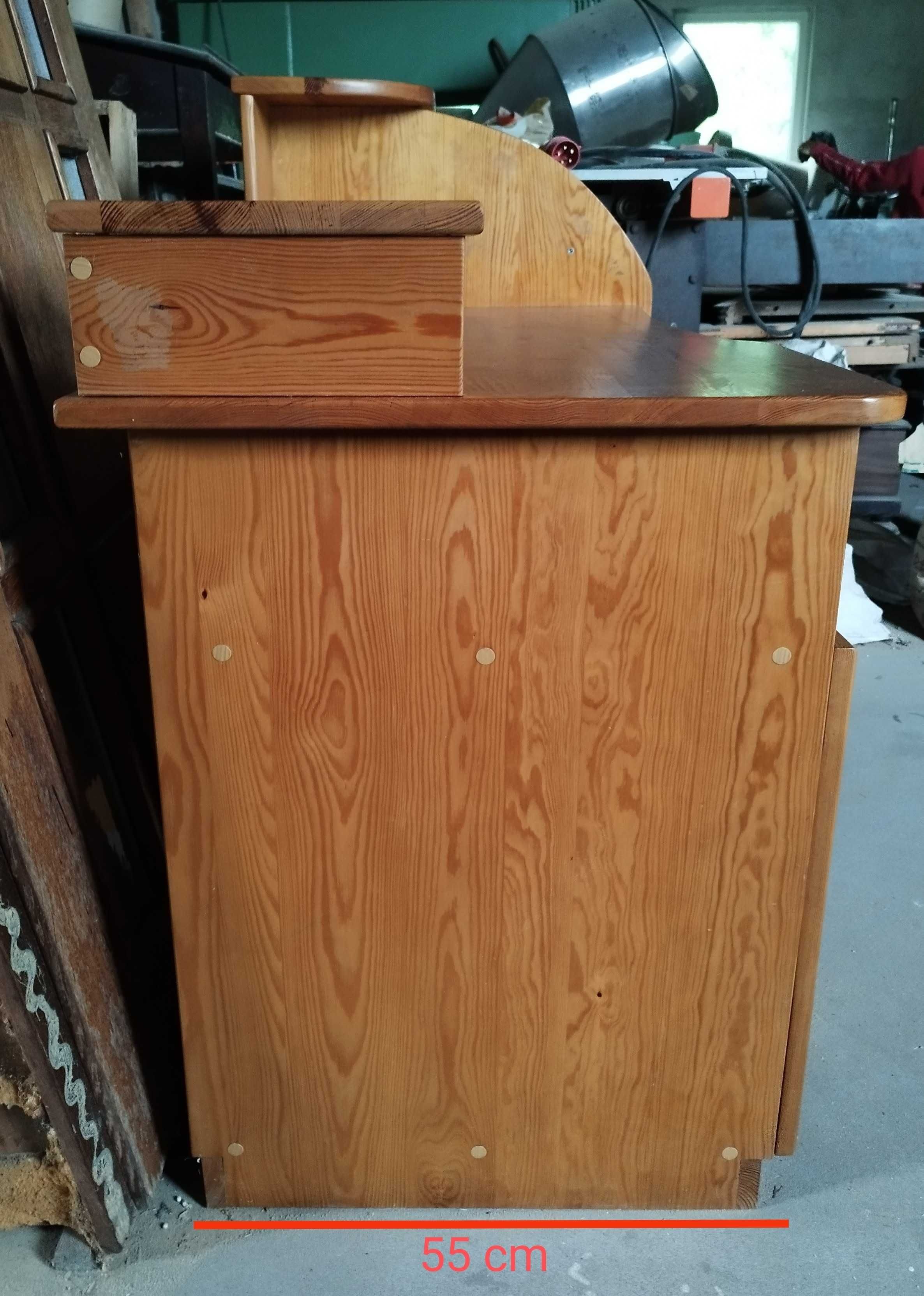 Drewniane biurko z sosny