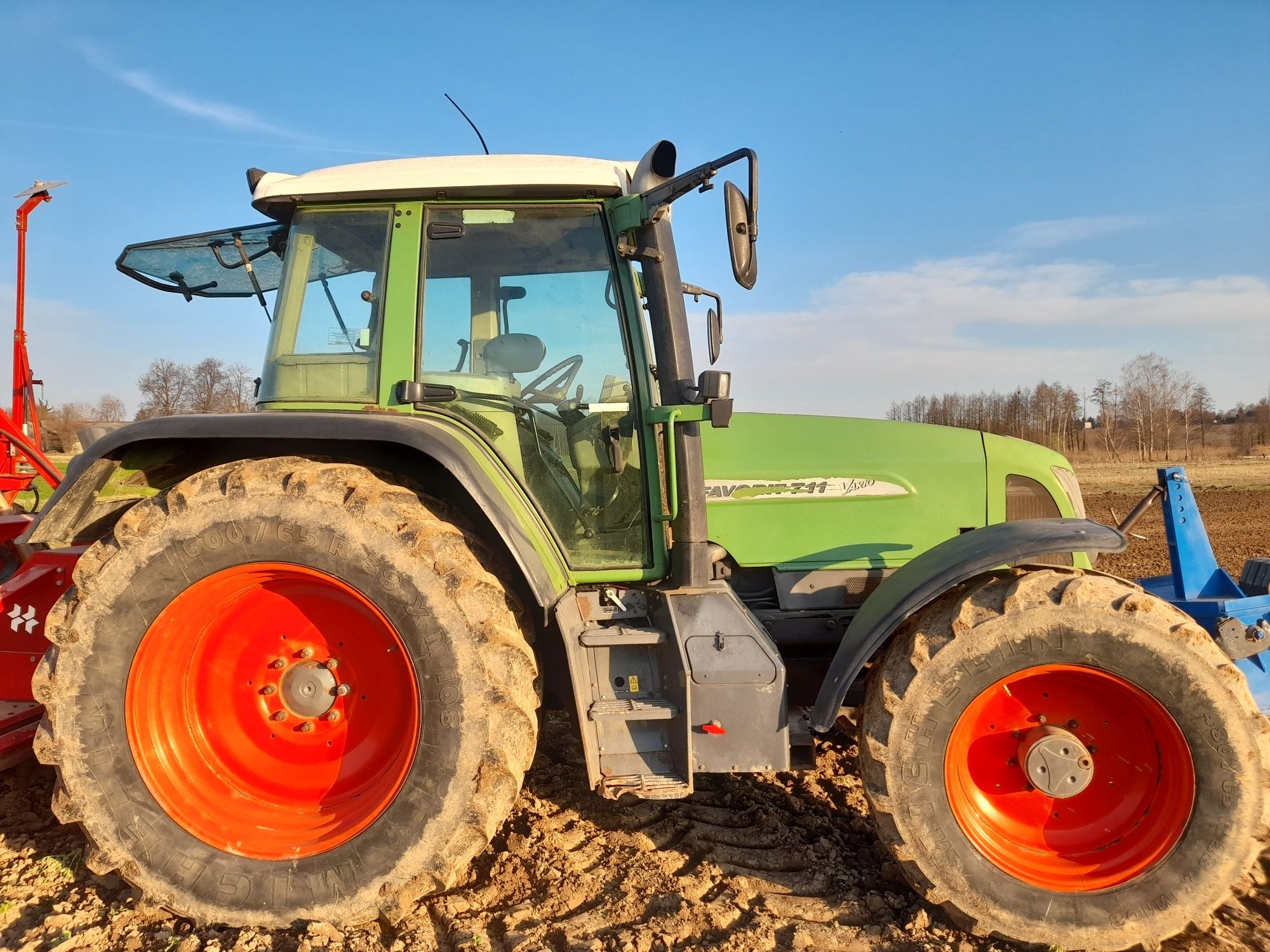 Sprzedam ciągnik Fendt Vario 711