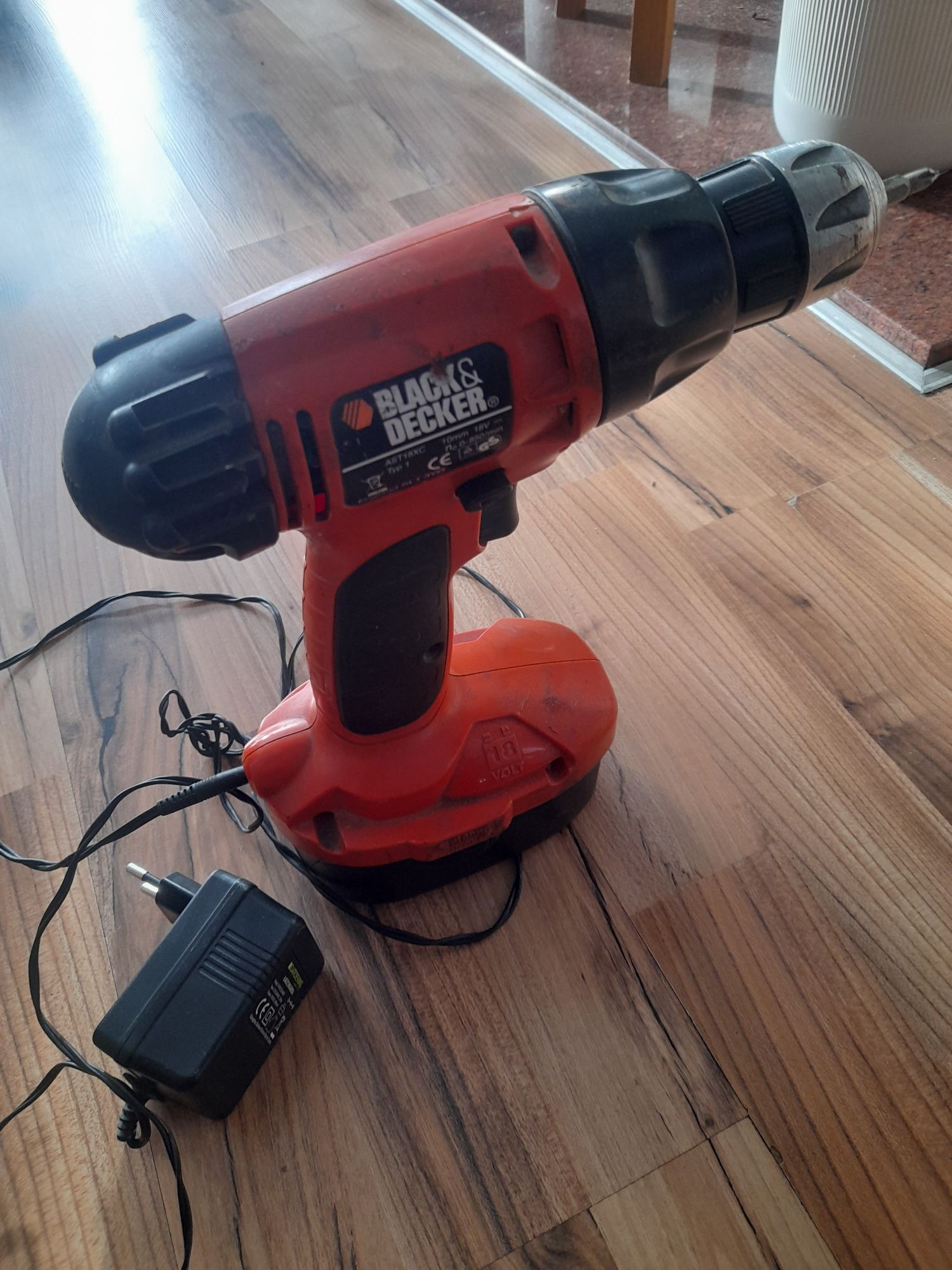 Wkrętarka makita  black decker 18v  wurt 12 w