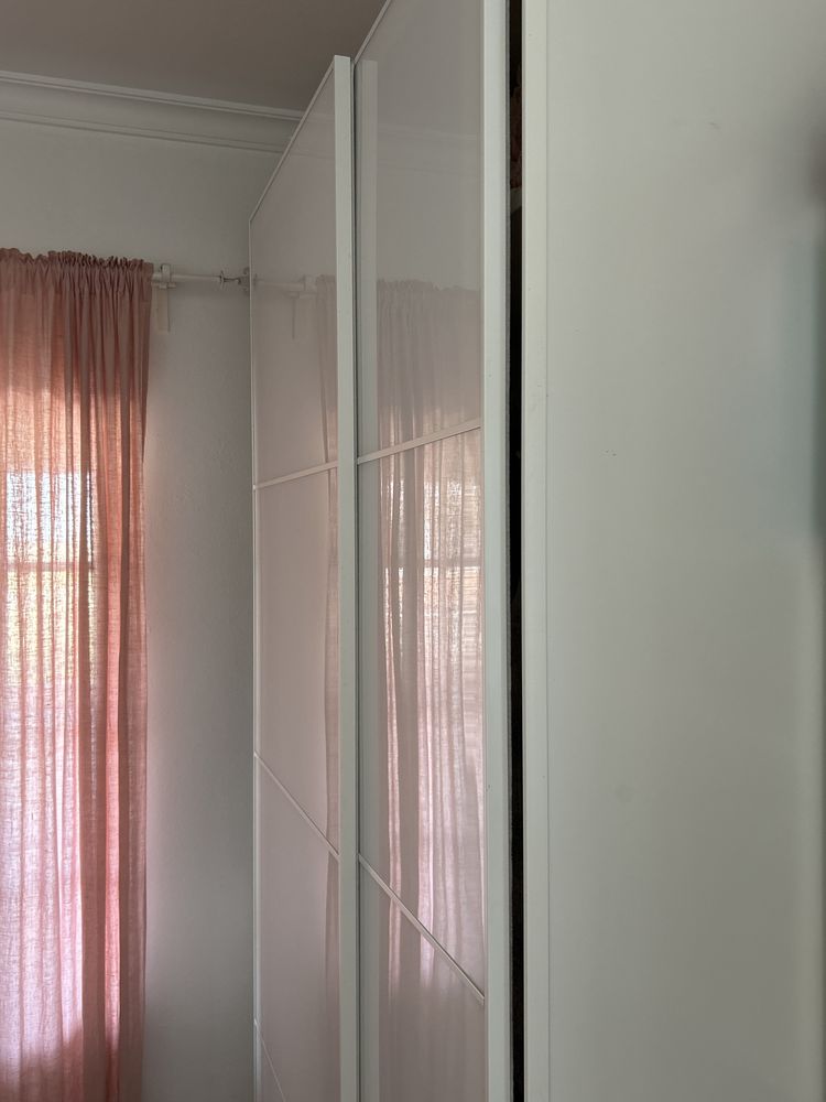 Roupeiro  PAX / AULI com portas deslizantes e vidro fosco