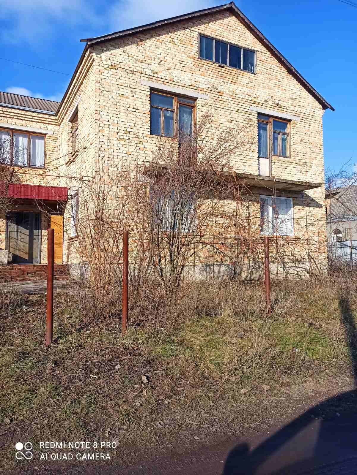 Продається двоповерховий будинок в м.Корсунь-Шевченківський